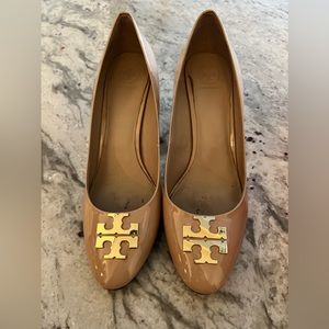 Tory Burch patent leather vanilla pumps with gold buckle